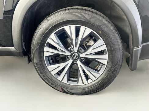 Used 2023 Nissan Rogue SV w/ SV Premium B Package FWD image 11