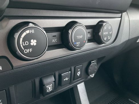 Used 2020 Toyota Tacoma TRD Off-Road image 9