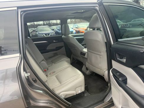 Used 2018 Toyota Highlander XLE FWD image 30
