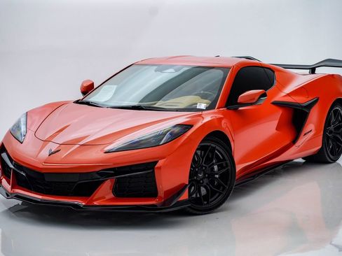 Used 2025 Chevrolet Corvette Z06 w/ Z07 Performance Package RWD image 9