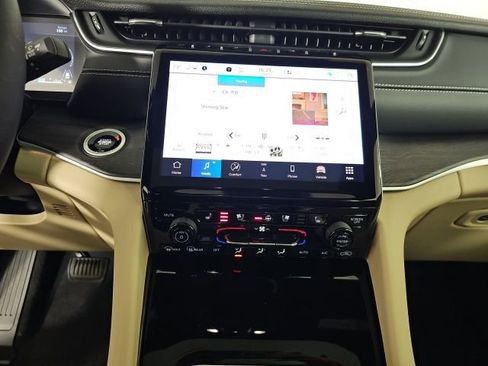 Certified 2024 Jeep Grand Cherokee Limited w/ Luxury Tech Group II image 23