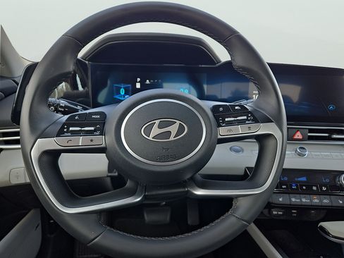 Certified 2025 Hyundai Elantra Limited FWD image 20
