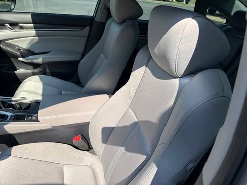 Used 2019 Honda Accord EX image 9