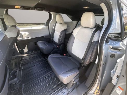 Used 2023 Toyota Sienna XSE FWD image 23