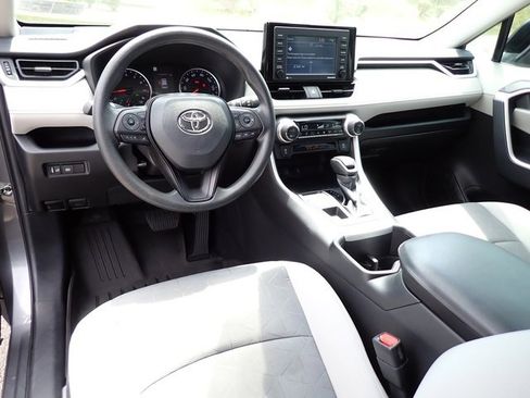 Used 2022 Toyota RAV4 XLE image 18