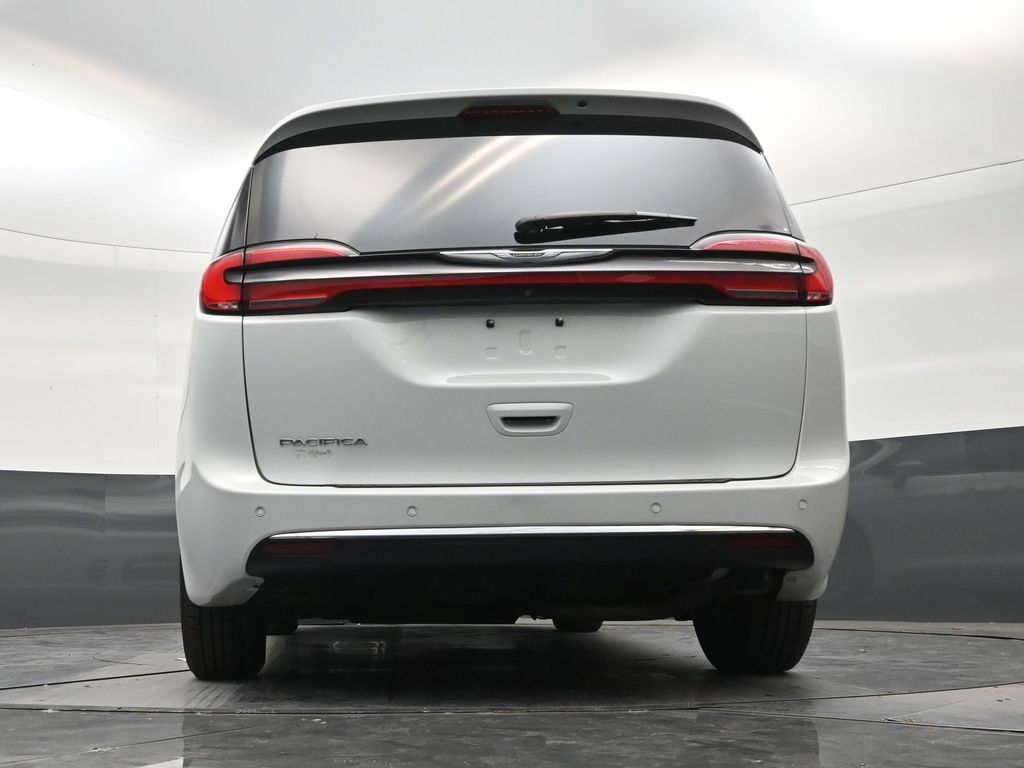Used 2021 Chrysler Pacifica Touring FWD image 22