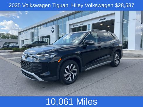 Used 2025 Volkswagen Tiguan S image 1