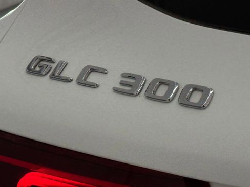 Used 2021 Mercedes-Benz GLC 300 image 21