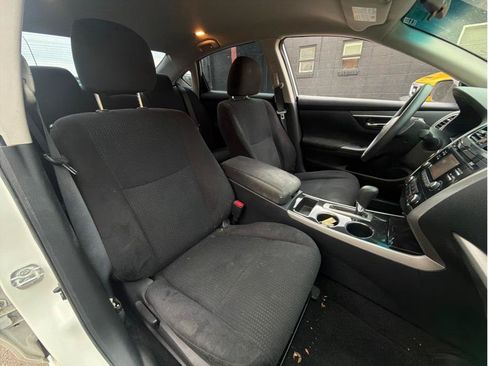 Used 2014 Nissan Altima 2.5 S w/ Display Audio Package FWD image 4