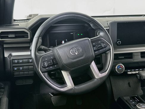 Used 2025 Toyota 4Runner SR5 AWD/4WD image 18