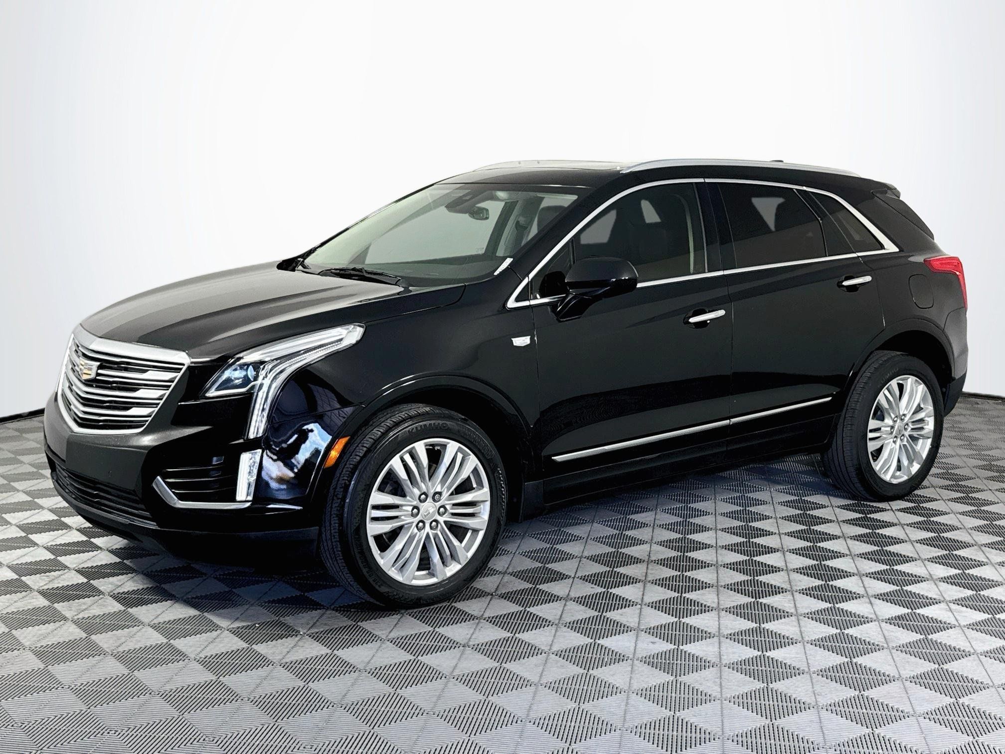 Used 2019 Cadillac XT5 Premium Luxury FWD image 4