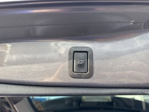 Used 2019 Toyota Highlander XLE image 32