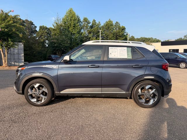 Used 2023 Hyundai Venue Limited FWD image 2