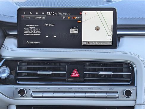 Used 2025 Genesis G70 2.5T image 16