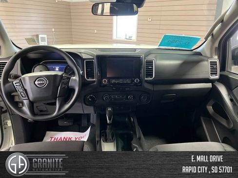 Used 2024 Nissan Frontier SV AWD/4WD image 12