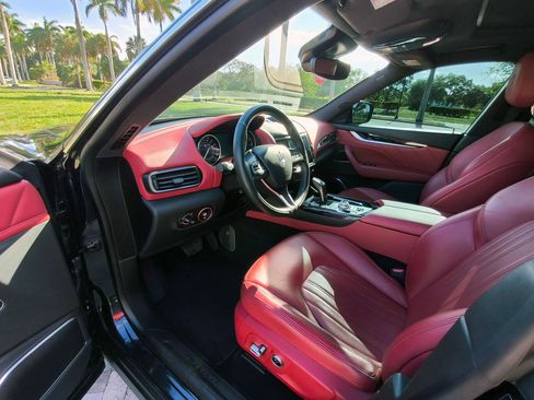 Used 2023 Maserati Levante GT image 4