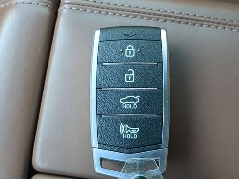 Used 2021 Genesis G90 3.3T Premium RWD image 28