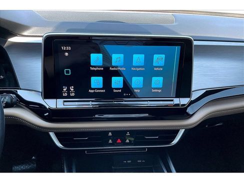 Used 2024 Volkswagen Atlas Cross Sport SE FWD image 25
