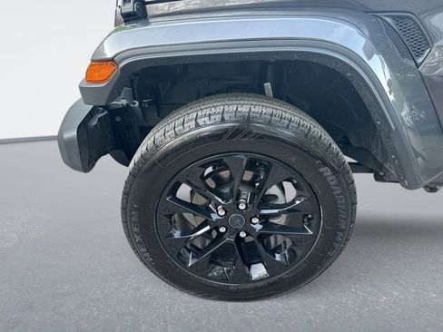 Used 2025 Jeep Wrangler Unlimited Sahara w/ Safety Group image 19