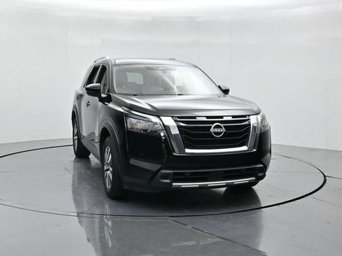 Used 2025 Nissan Pathfinder SL FWD image 4