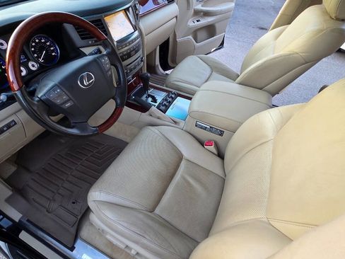 Used 2011 Lexus LX 570 4WD image 28