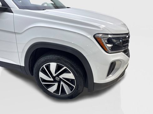 Used 2024 Volkswagen Atlas SE w/ Panoramic Sunroof Package FWD image 17