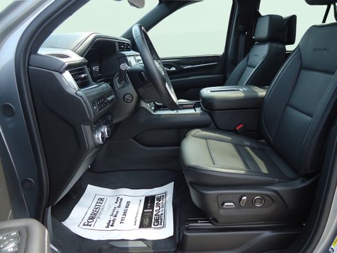 Used 2024 GMC Yukon Denali w/ Advanced Technology Package AWD/4WD image 24
