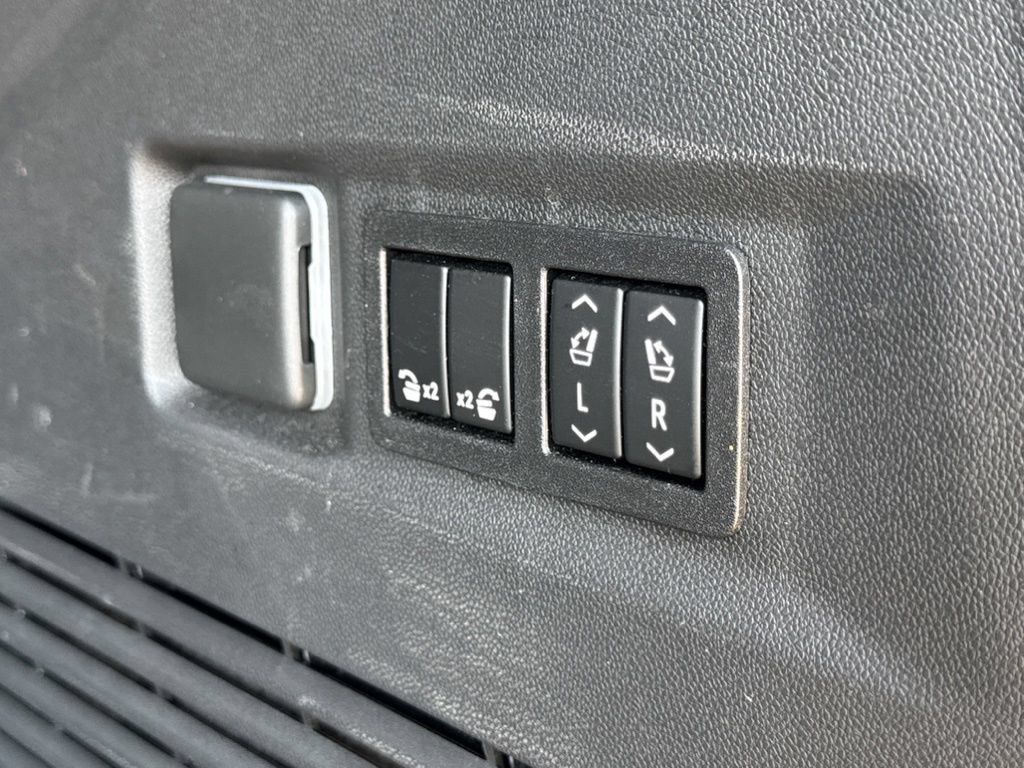 Used 2022 GMC Yukon Denali RWD image 55