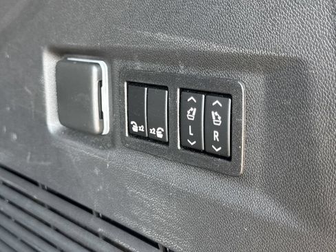 Used 2022 GMC Yukon Denali RWD image 55