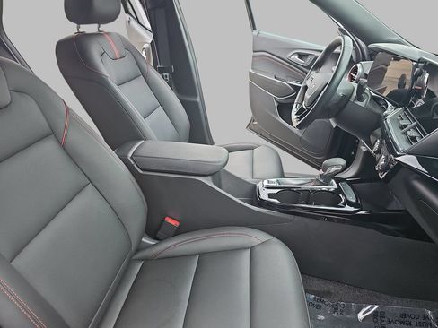 Certified 2024 Chevrolet Trax RS FWD image 13