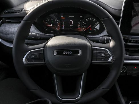 New 2026 Jeep Compass Latitude image 24