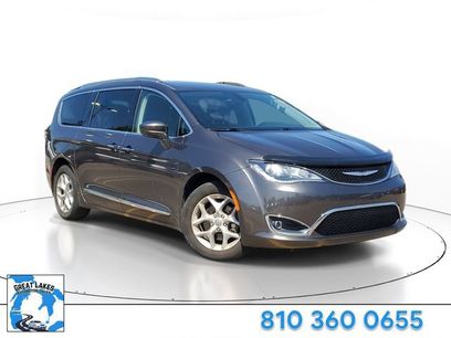 Used 2017 Chrysler Pacifica Touring-L Plus w/ Tire & Wheel Group