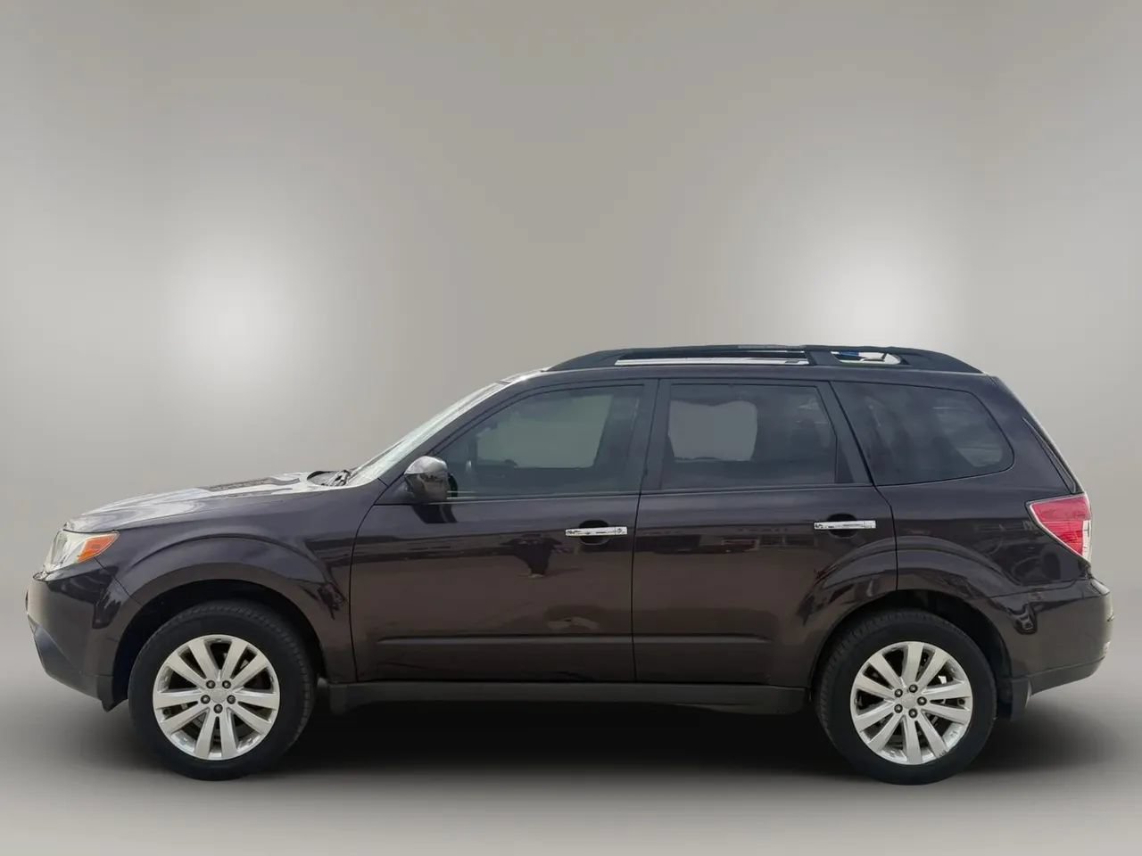 Used 2013 Subaru Forester 2.5X Premium w/ All-Weather Plus Pkg AWD/4WD image 4