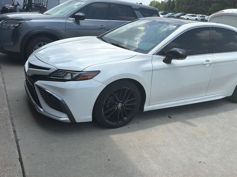 Used 2021 Toyota Camry XSE FWD image 3
