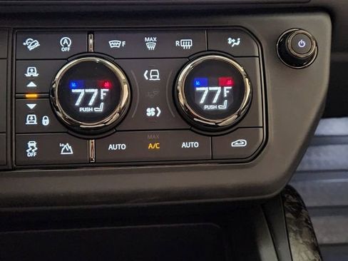 Used 2026 Land Rover Defender 110 OCTA image 18