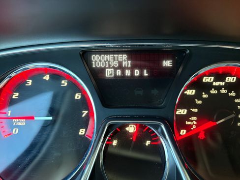 Used 2017 GMC Acadia Limited SLT FWD image 2