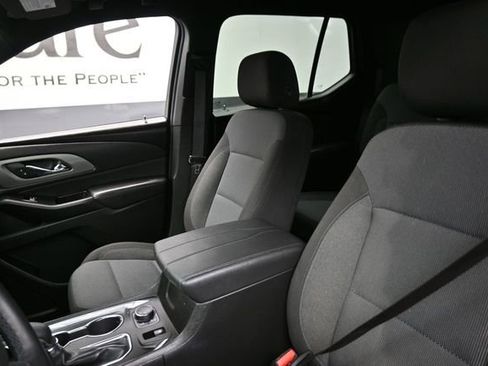 Used 2023 Chevrolet Traverse LT FWD image 16