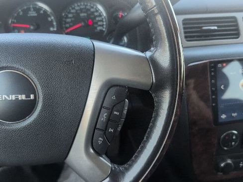 Used 2011 GMC Yukon Denali image 19