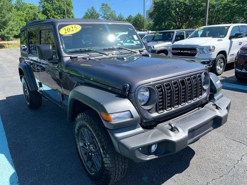 Used 2025 Jeep Wrangler Unlimited Sport AWD/4WD image 8