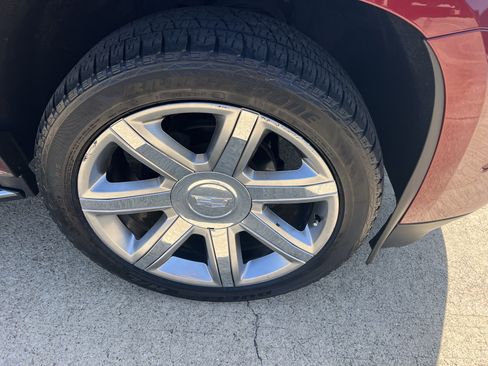 Used 2019 Cadillac Escalade ESV Luxury AWD/4WD image 2