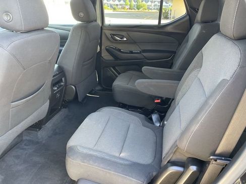 Used 2022 Chevrolet Traverse LT FWD image 13