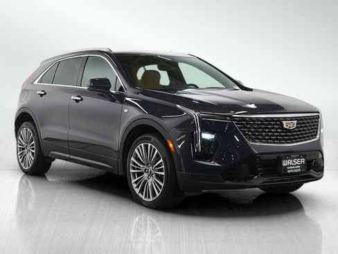 Used 2024 Cadillac XT4 Premium Luxury image 7