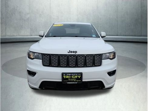 Used 2019 Jeep Grand Cherokee Altitude image 11