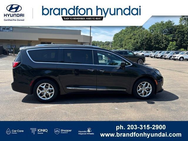 Used 2020 Chrysler Pacifica Touring-L FWD image 7