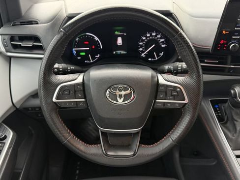 Used 2024 Toyota Sienna XSE FWD image 13