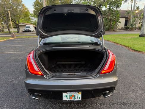 Used 2017 Jaguar XJ R-Sport RWD image 87