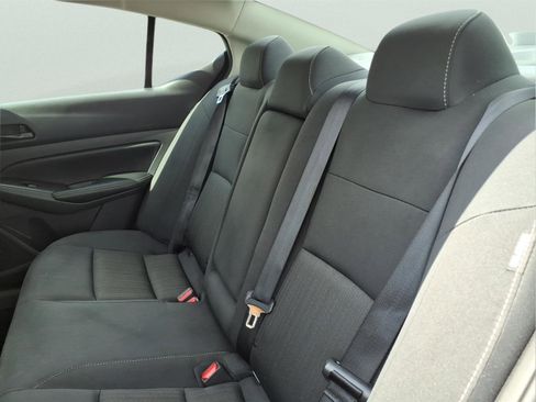 Used 2025 Nissan Altima 2.5 SV FWD image 11