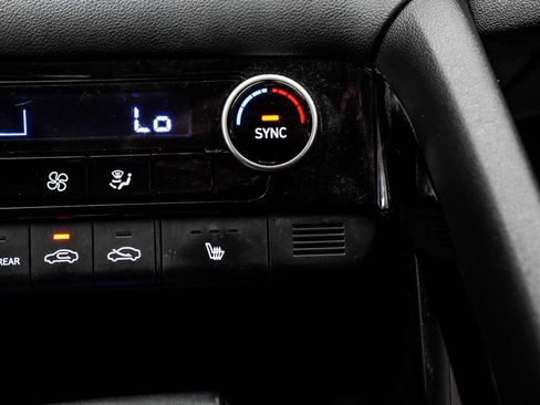 Used 2023 Hyundai Elantra Limited FWD image 27