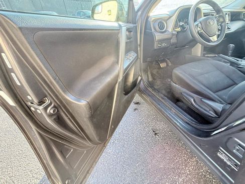 Used 2018 Toyota RAV4 LE image 6