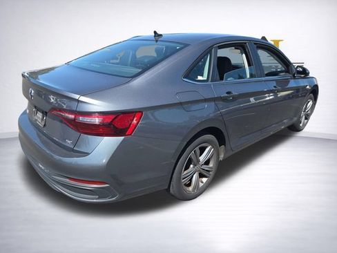 Used 2024 Volkswagen Jetta SE FWD image 7